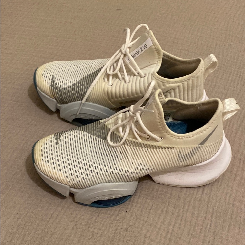 NIKE SUPERREP Off-White and Light Gray Running Shoes. Size 7.5 - Picture 4 of 13